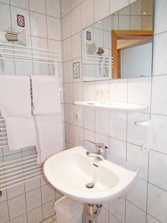 Gasthaus & Hotel Zur Linde Friedrichroda Bagian luar foto