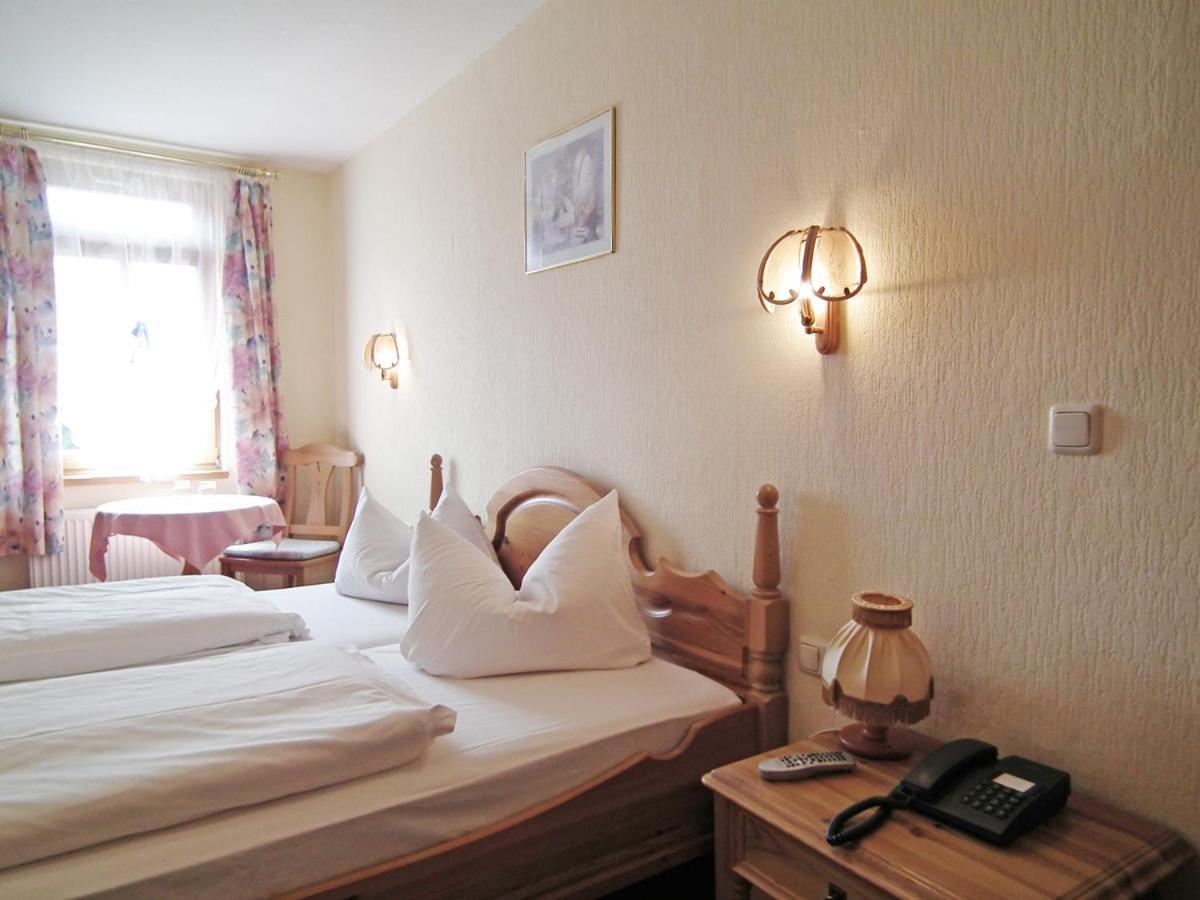 Gasthaus & Hotel Zur Linde Friedrichroda Bagian luar foto