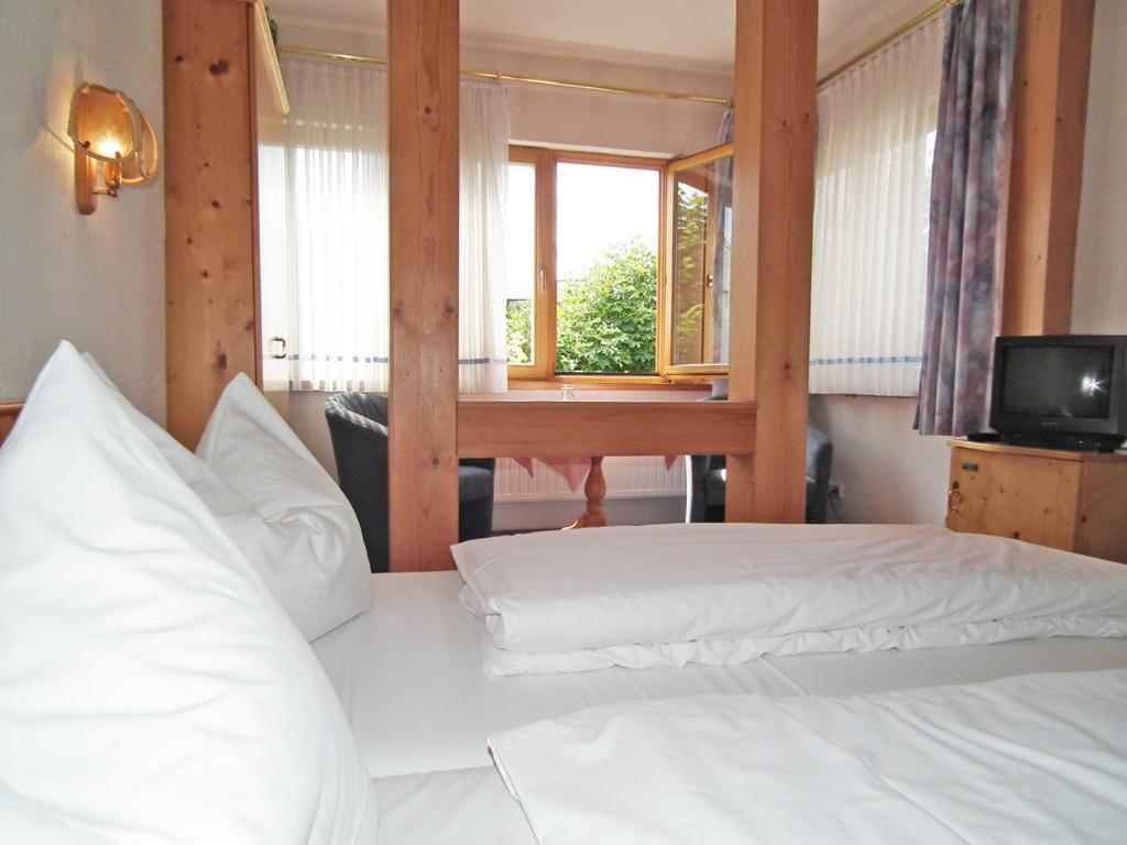 Gasthaus & Hotel Zur Linde Friedrichroda Ruang foto